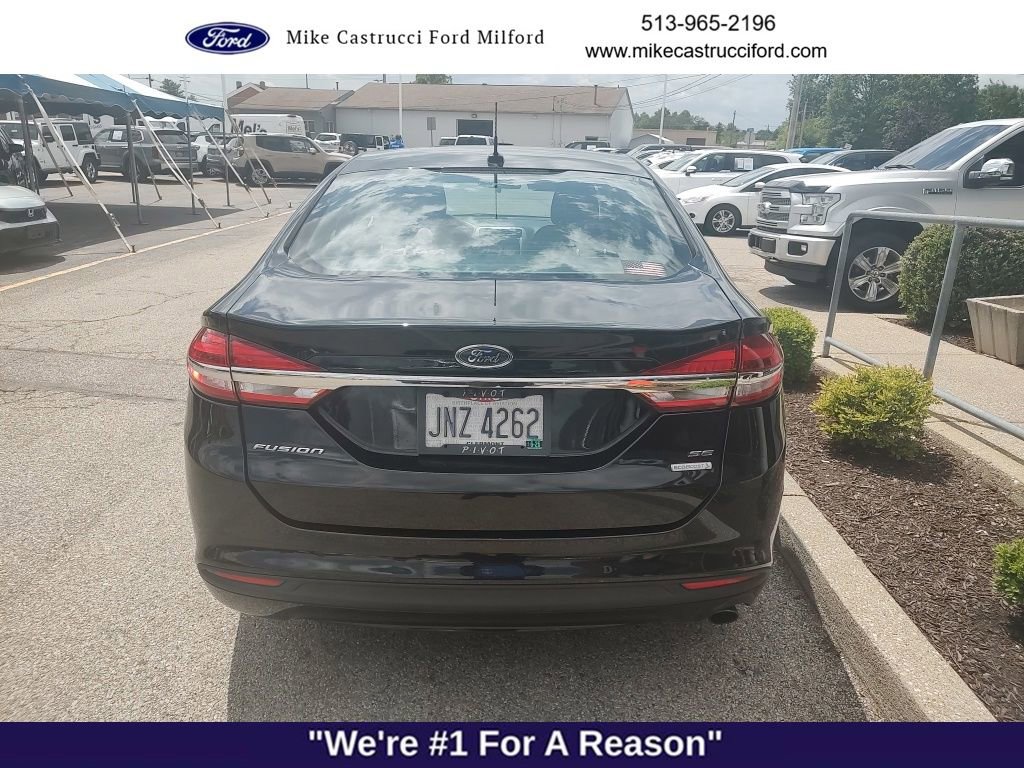 Used 2017 Ford Fusion SE FWD image 4