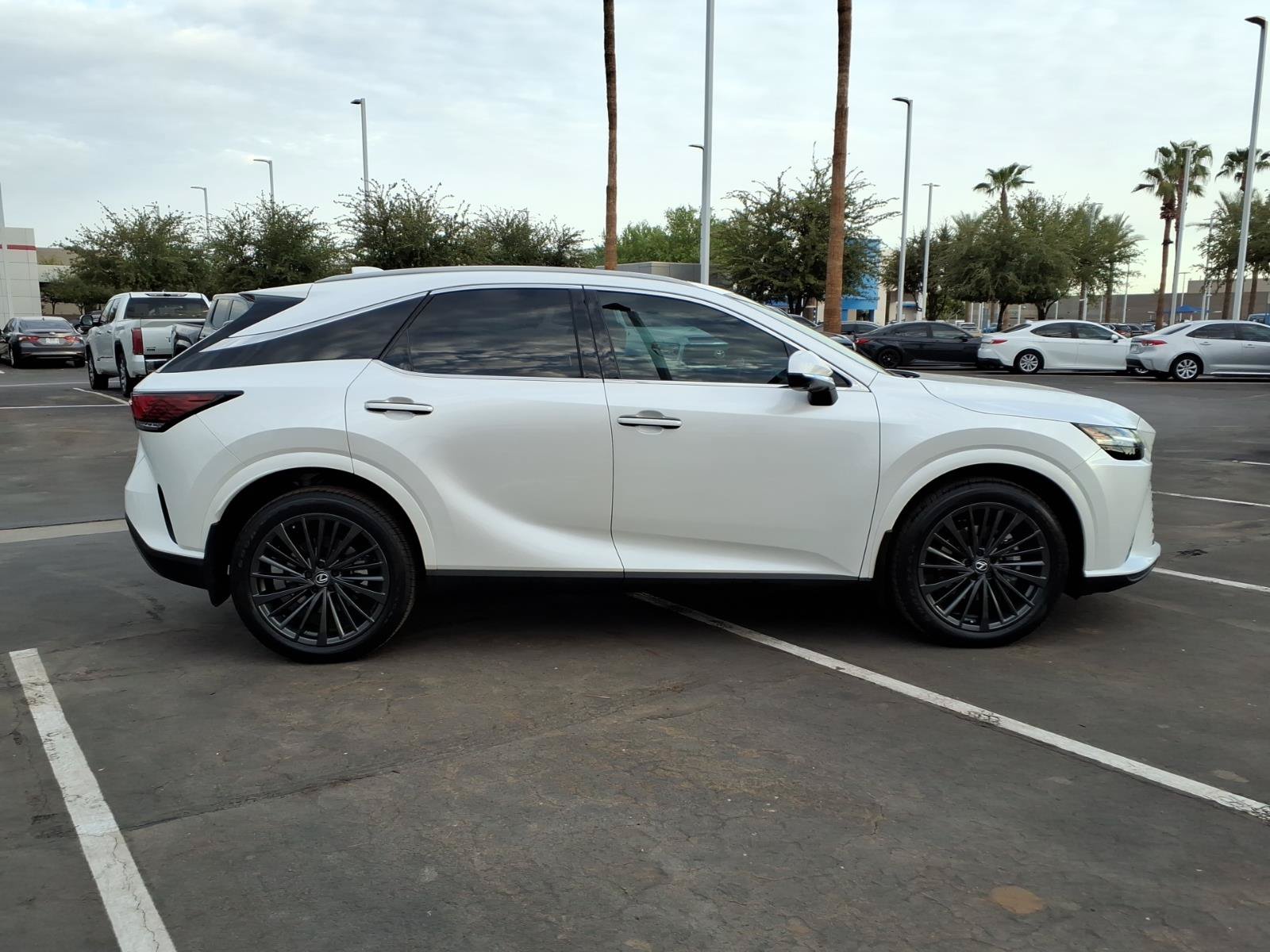 Used 2025 Lexus RX 350h w/ Convenience Package AWD/4WD image 3
