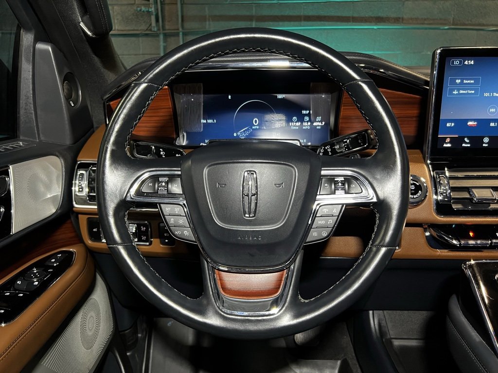 Used 2023 Lincoln Navigator Reserve image 23