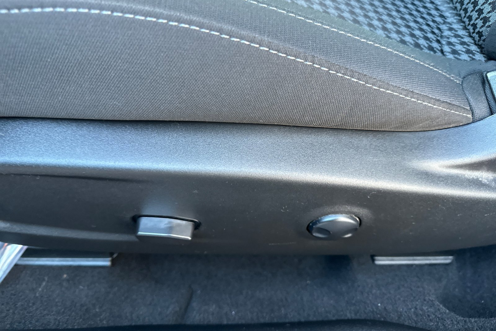 Used 2023 Dodge Challenger SXT w/ Blacktop Package image 13