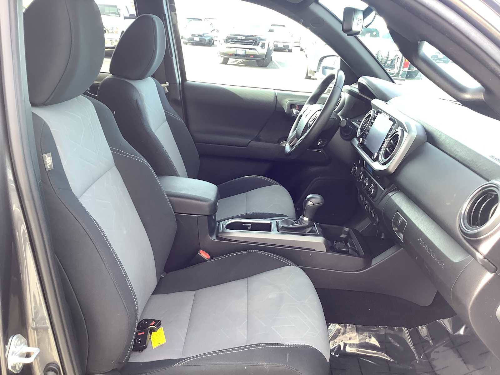 Used 2022 Toyota Tacoma TRD Sport w/ Technology Package image 15