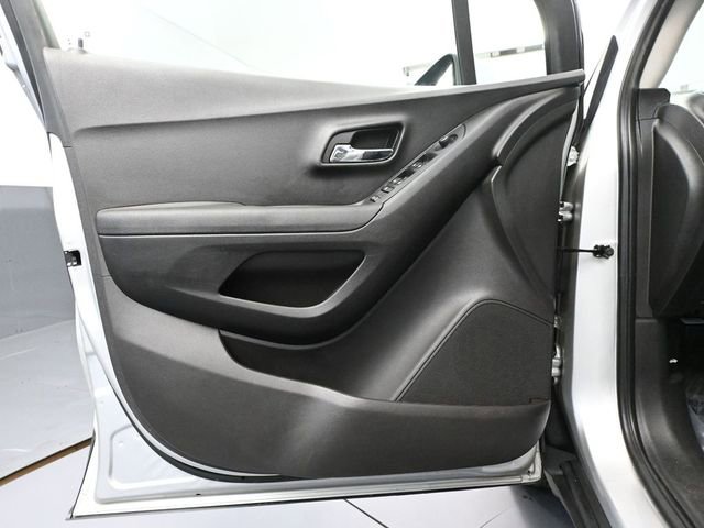 Used 2016 Chevrolet Trax LS image 16