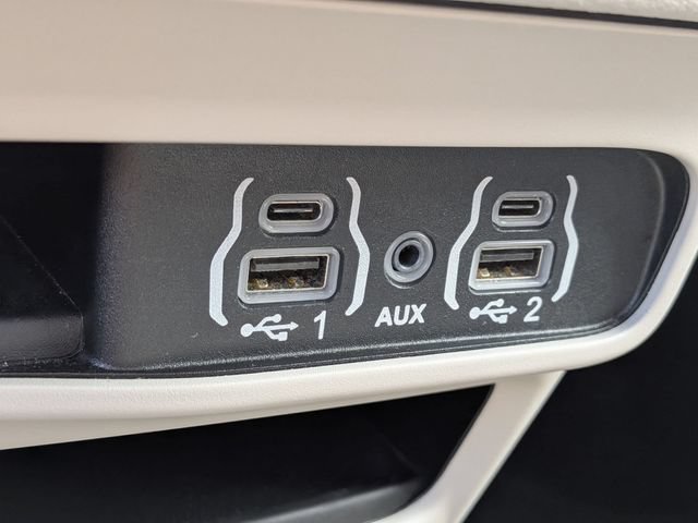 Used 2023 Chrysler Pacifica Touring-L FWD image 23
