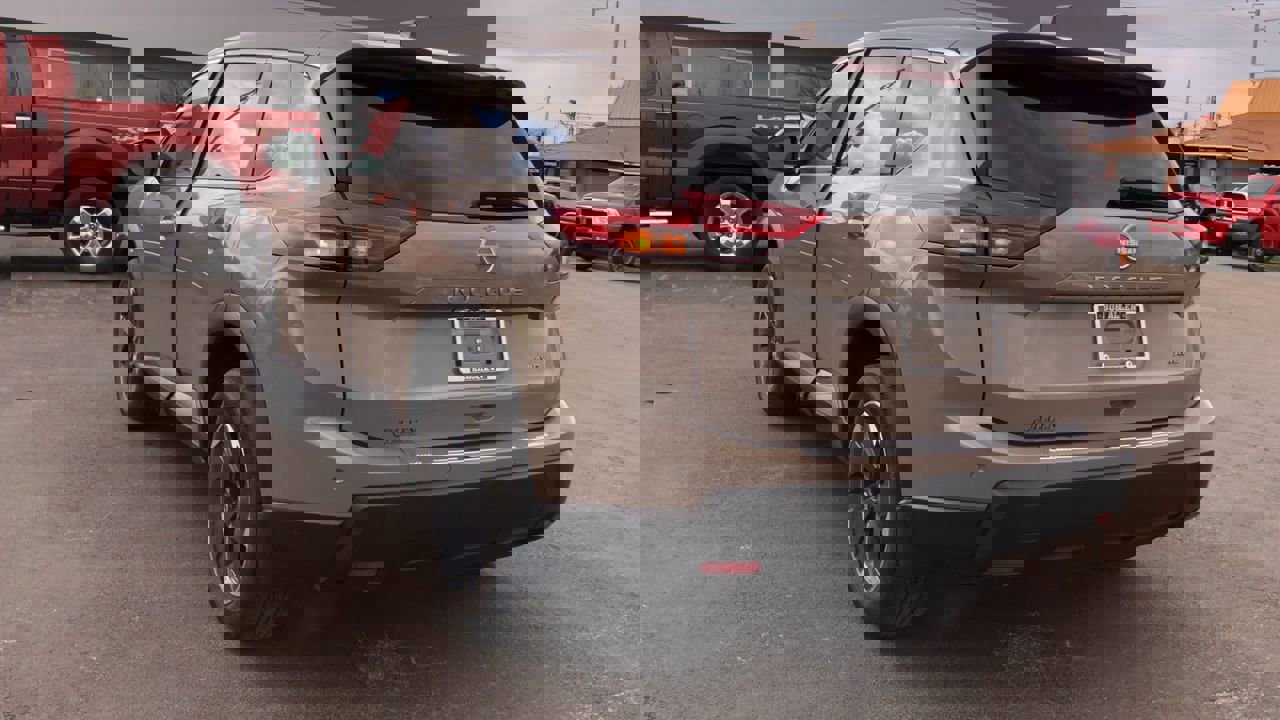 Used 2025 Nissan Rogue SV image 6