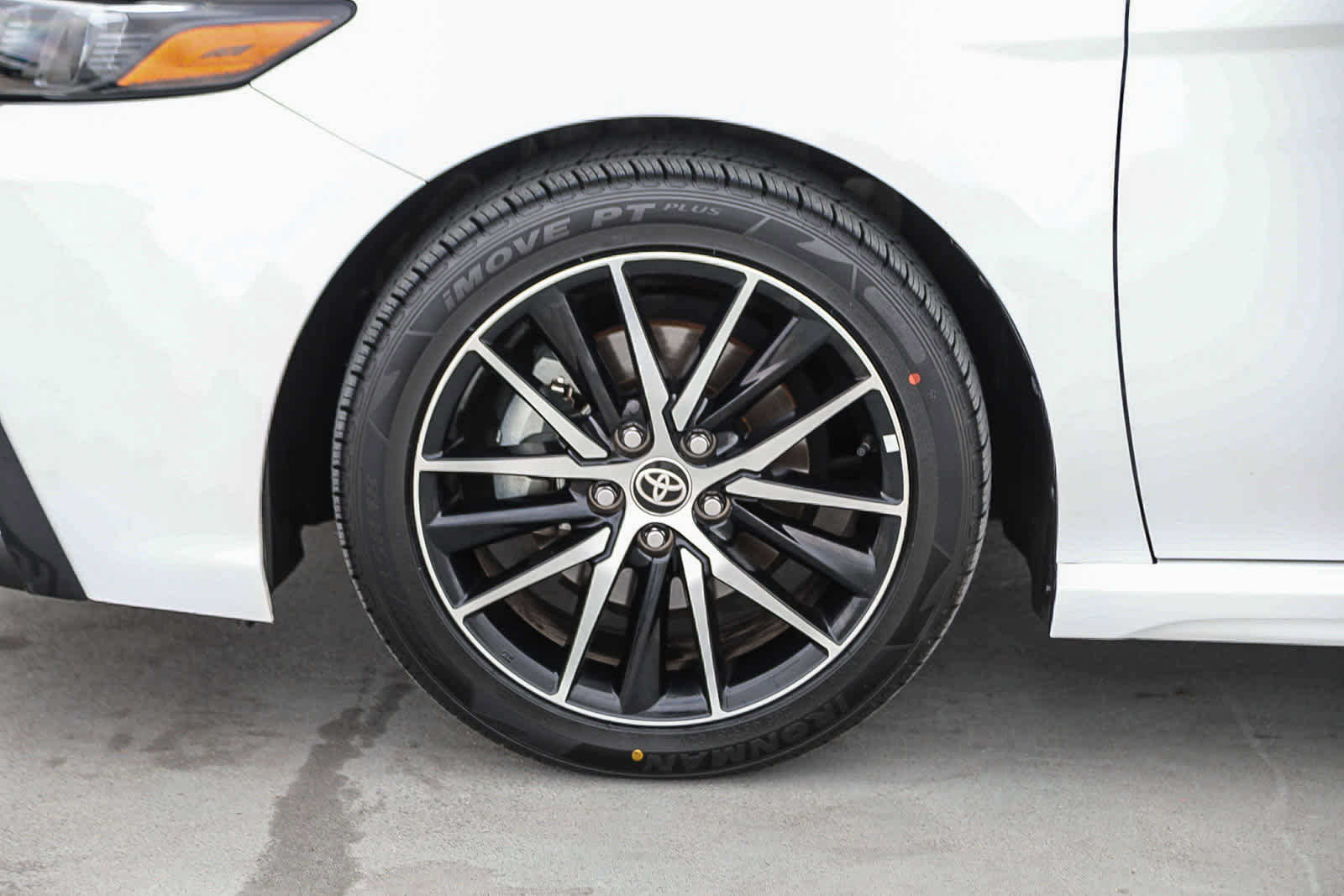 Used 2021 Toyota Camry SE w/ Convenience Package image 10