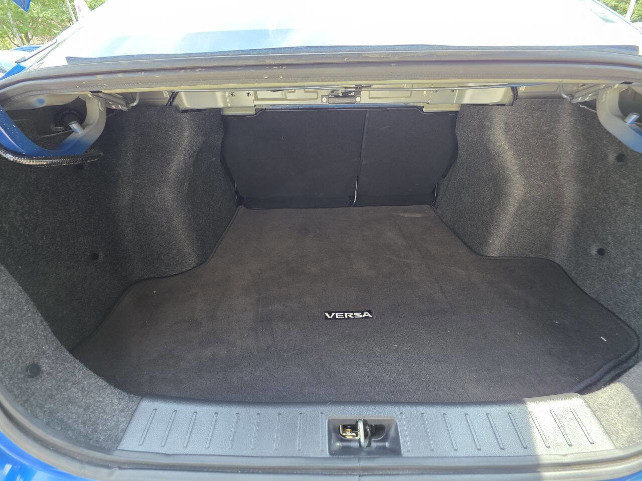 Used 2021 Nissan Versa SR w/ Convenience Package image 16