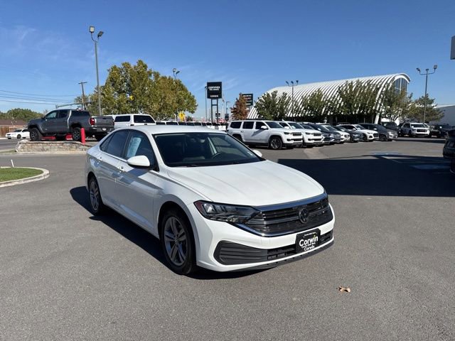 Used 2024 Volkswagen Jetta SE image 4