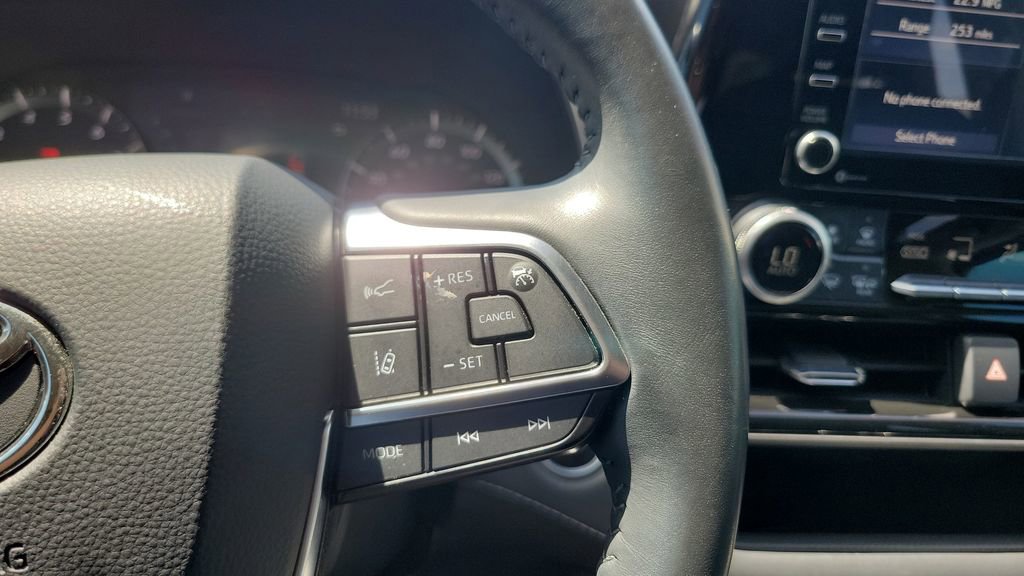 Used 2021 Toyota Highlander XLE image 22