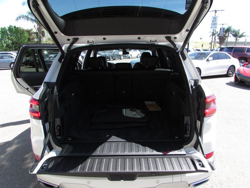Used 2023 BMW X5 xDrive40i w/ Premium Package AWD/4WD image 34