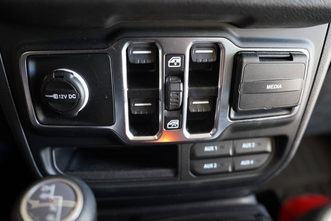 Used 2024 Jeep Gladiator Sport AWD/4WD image 23