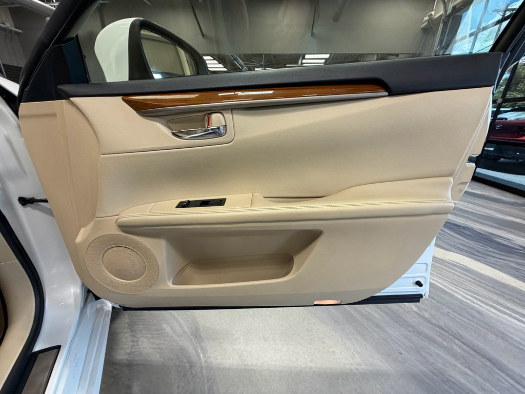 Used 2013 Lexus ES 300h w/ Luxury Pkg FWD image 41