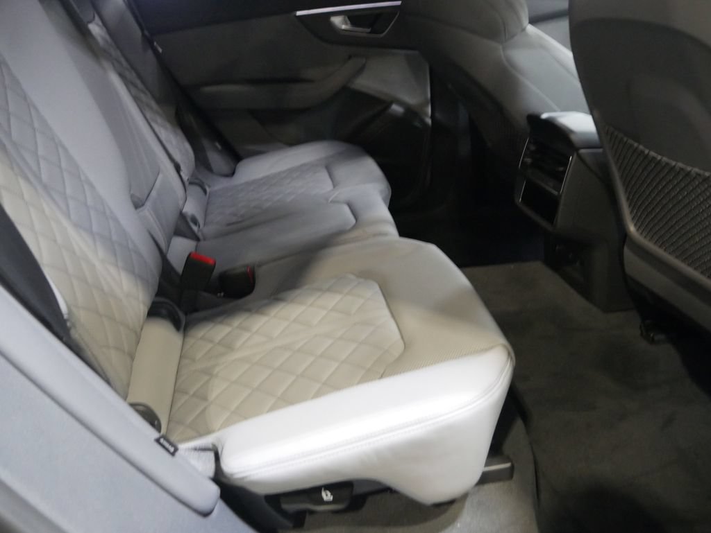 New 2026 Audi SQ8 Premium Plus AWD/4WD image 21