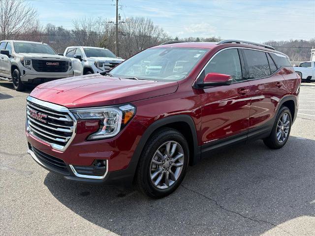 Used 2023 GMC Terrain SLT w/ LPO, Floor Liner Package AWD/4WD image 4