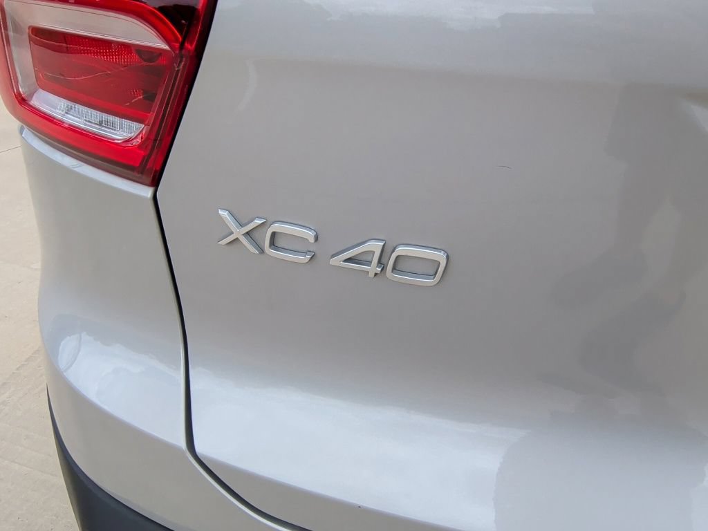 Used 2025 Volvo XC40 B5 Plus AWD/4WD image 42