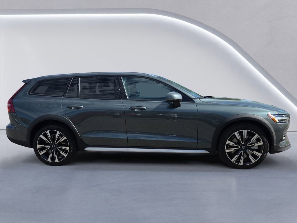 Certified 2026 Volvo V60 B5 Cross Country Ultra w/ Protection Package Premier AWD/4WD image 3