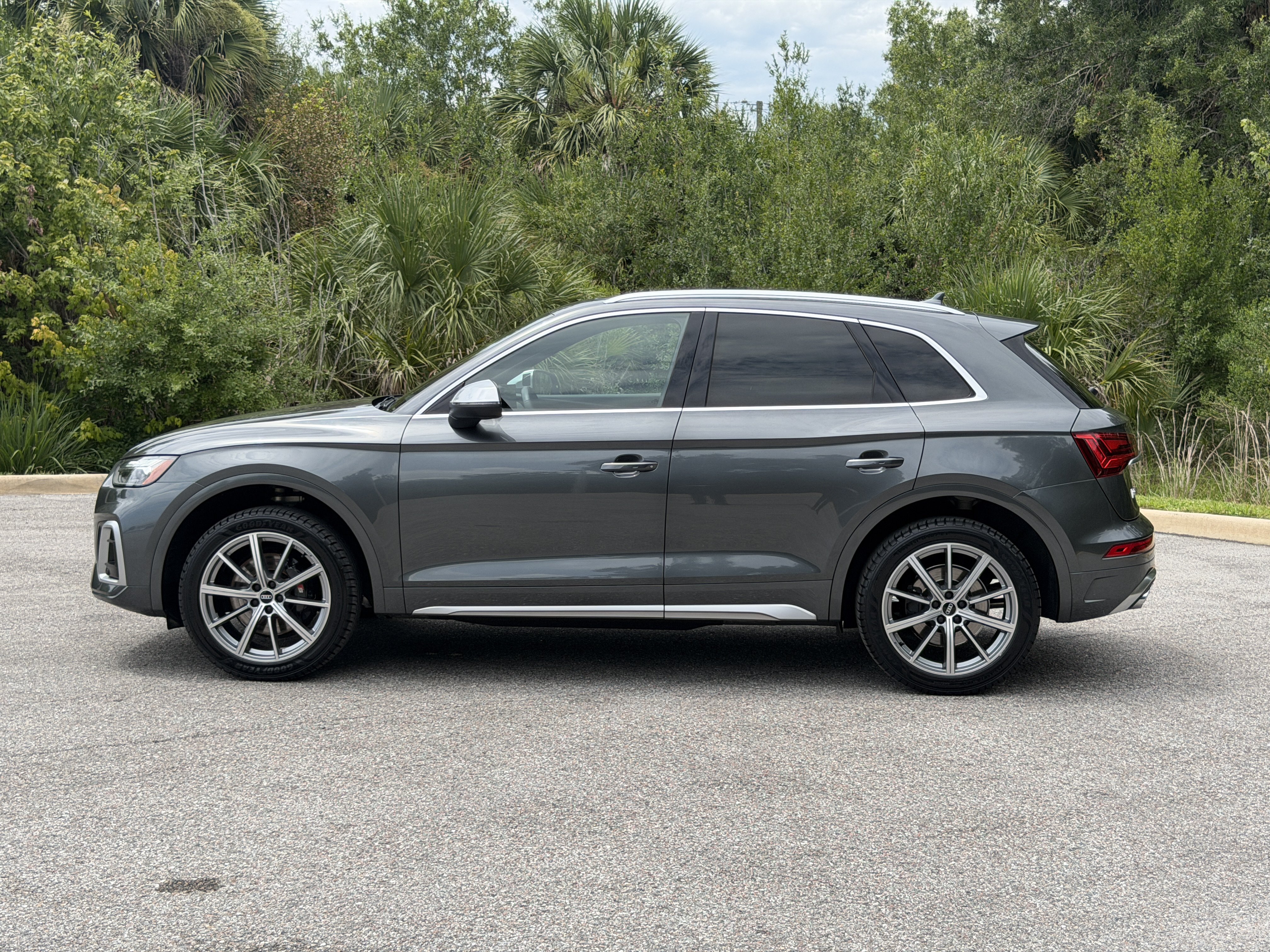 Used 2021 Audi SQ5 Premium Plus w/ Premium Plus Package AWD/4WD image 3