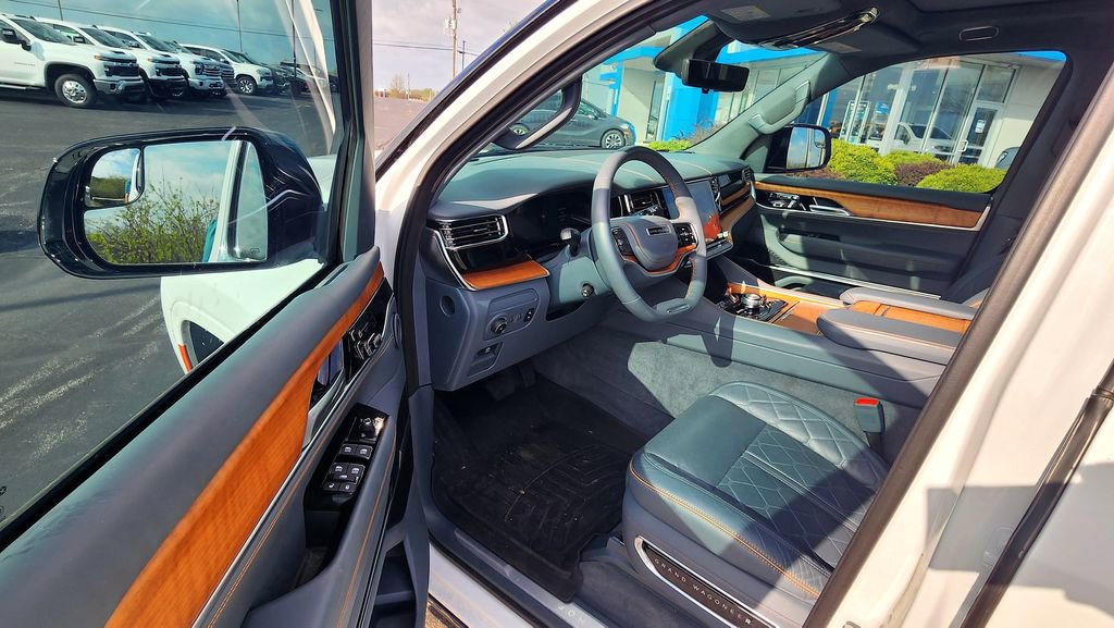 Used 2024 Jeep Grand Wagoneer L Series III w/ Rear Seat Video Group 1 AWD/4WD image 20
