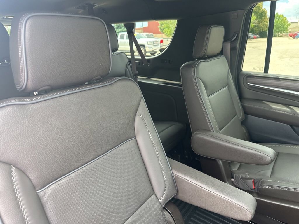 Used 2024 GMC Yukon XL Denali w/ Advanced Technology Package AWD/4WD image 28