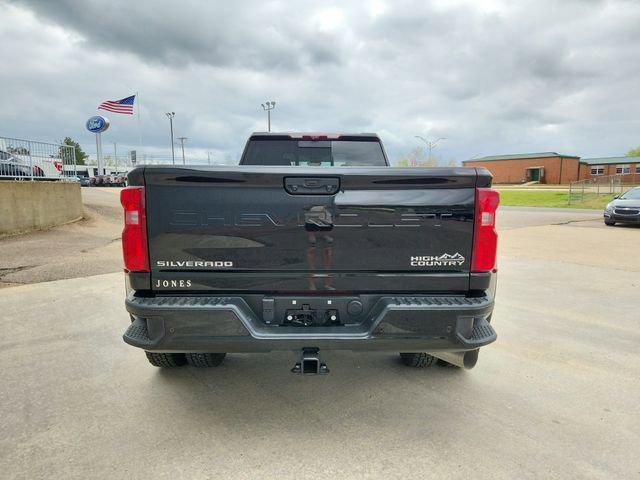Used 2024 Chevrolet Silverado 3500 High Country w/ Technology Package AWD/4WD image 6