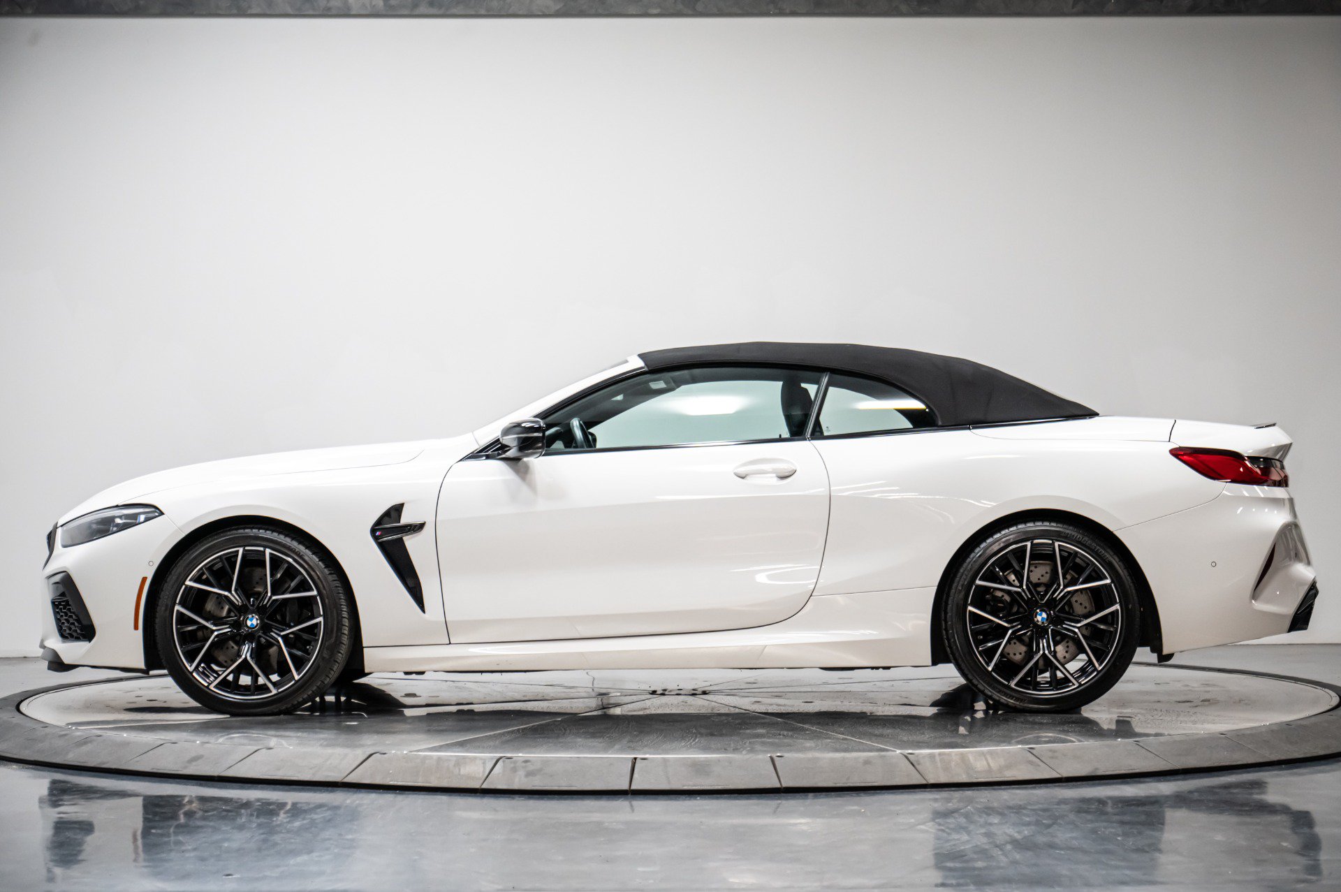 Used 2022 BMW M8 Competition AWD/4WD image 15