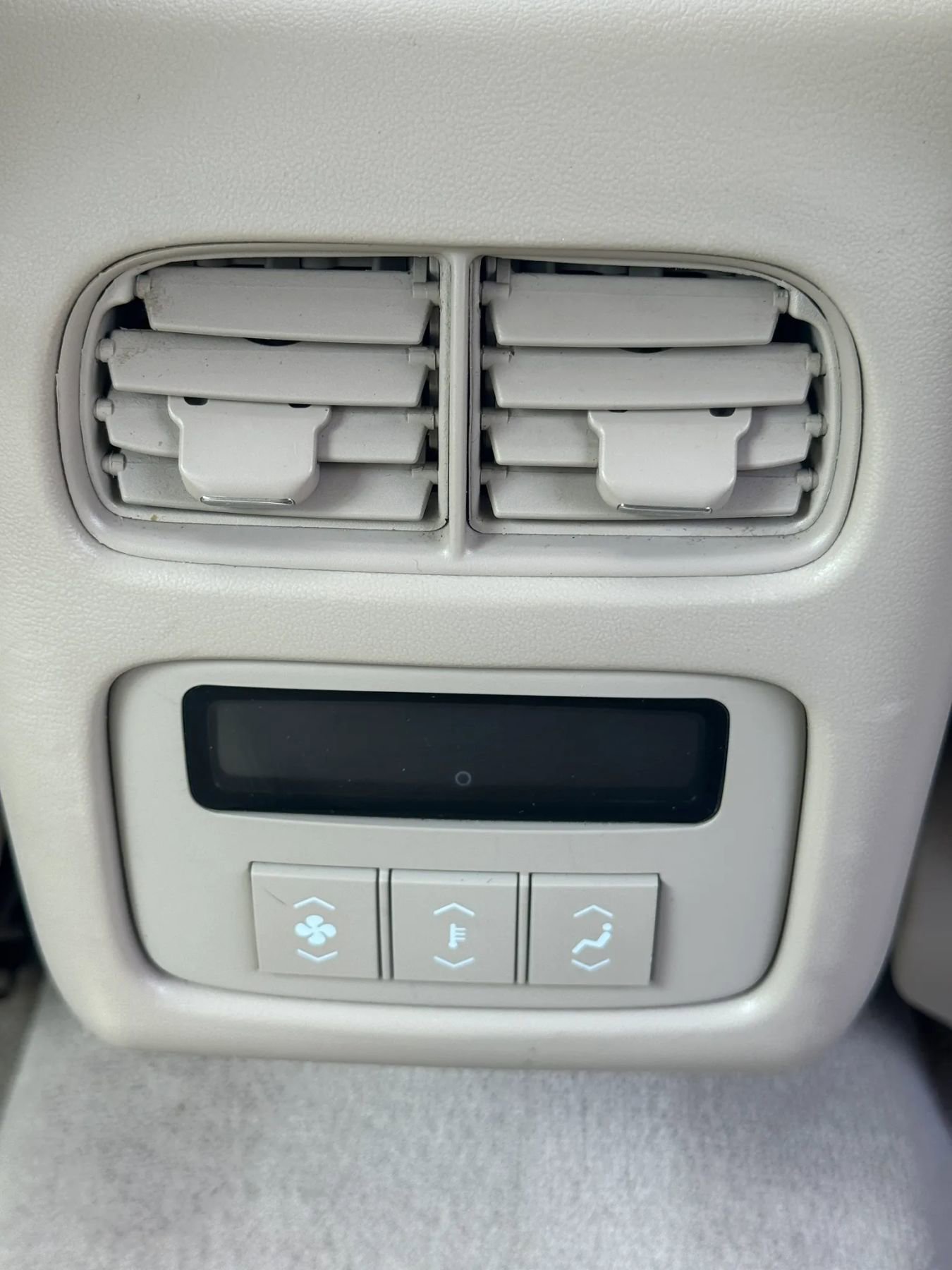 Used 2011 Cadillac DTS Luxury FWD image 36