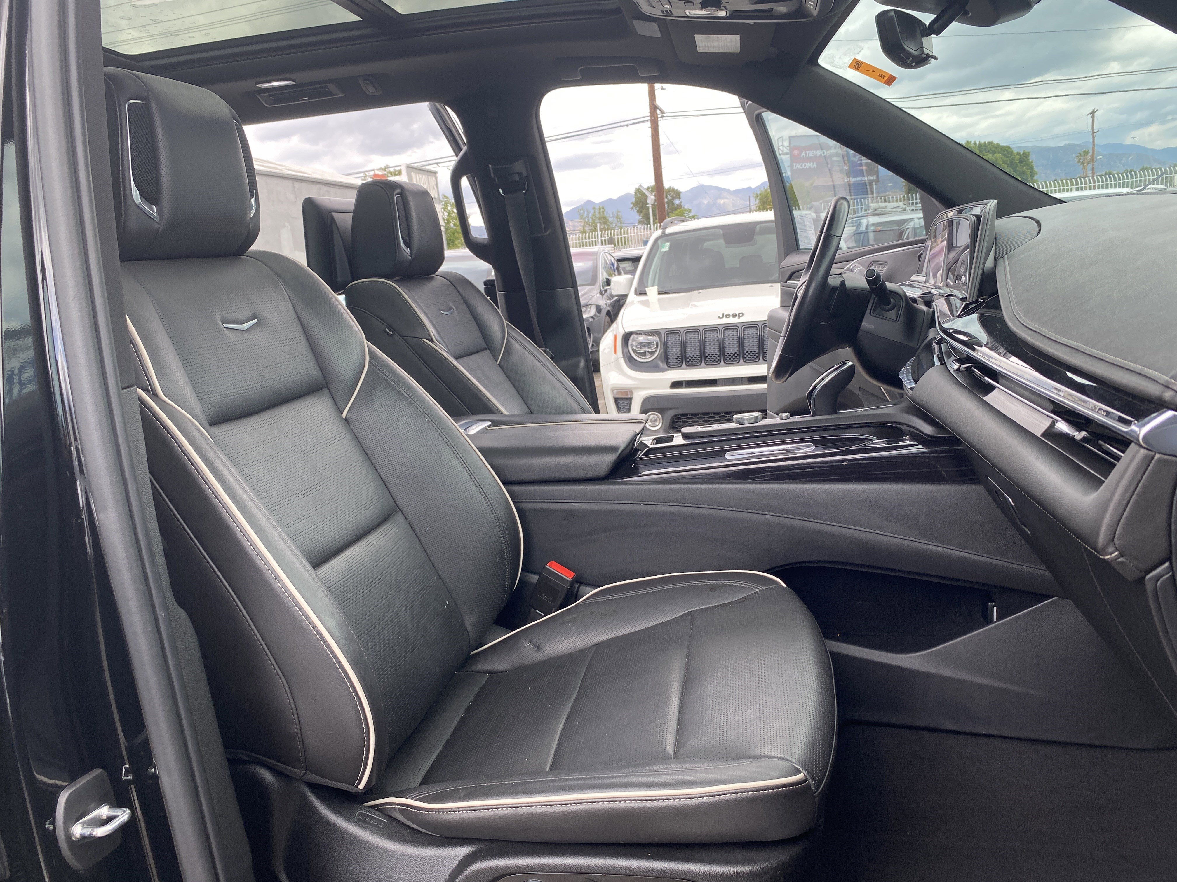 Used 2021 Cadillac Escalade ESV Sport AWD/4WD image 27