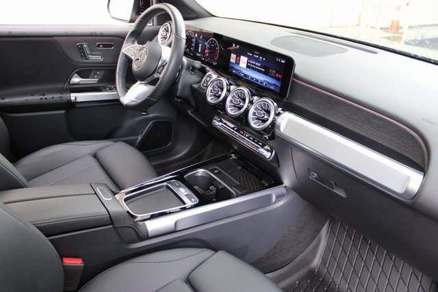 Used 2024 Mercedes-Benz GLB 250 4MATIC w/ Exclusive Package image 13