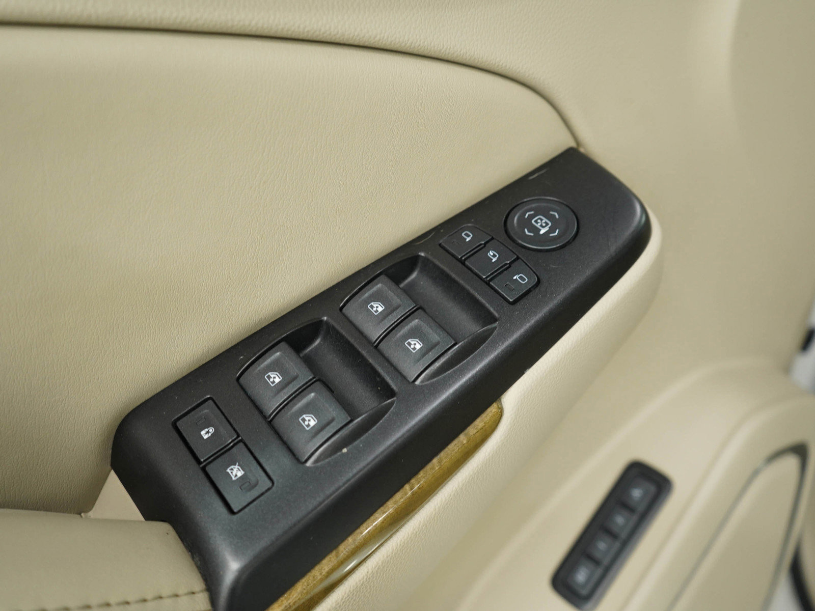 Used 2017 GMC Yukon Denali w/ Open Road Package image 23