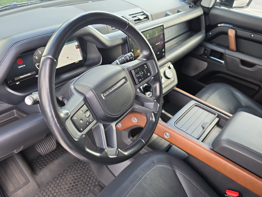 Used 2023 Land Rover Defender 130 X-Dynamic SE AWD/4WD image 21