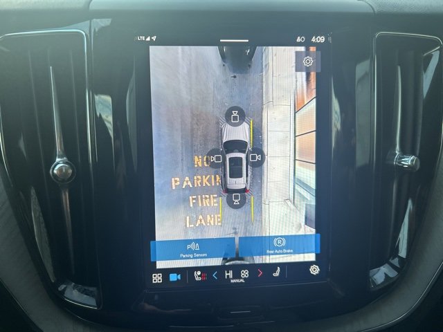 Certified 2025 Volvo XC60 B5 Plus image 24