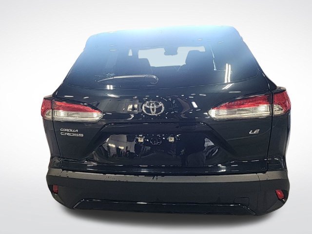 Used 2025 Toyota Corolla Cross LE FWD image 2