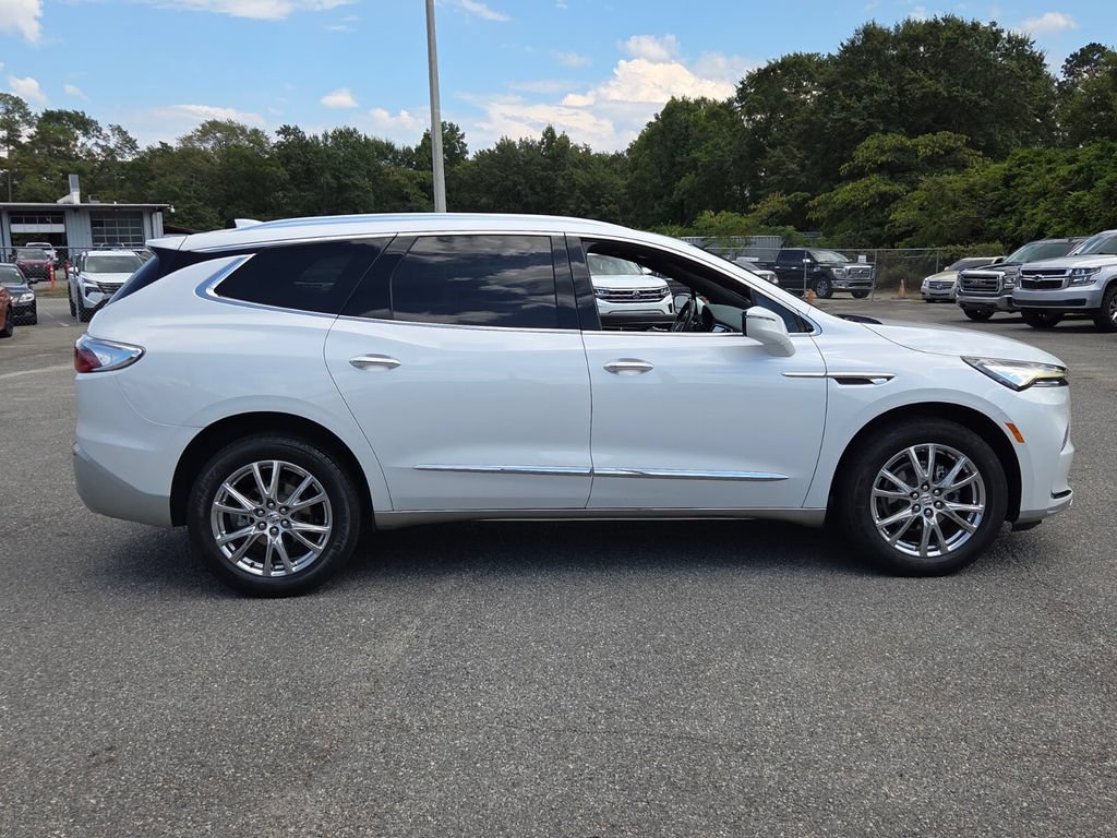 Used 2023 Buick Enclave Essence w/ Experience Buick Package FWD image 12