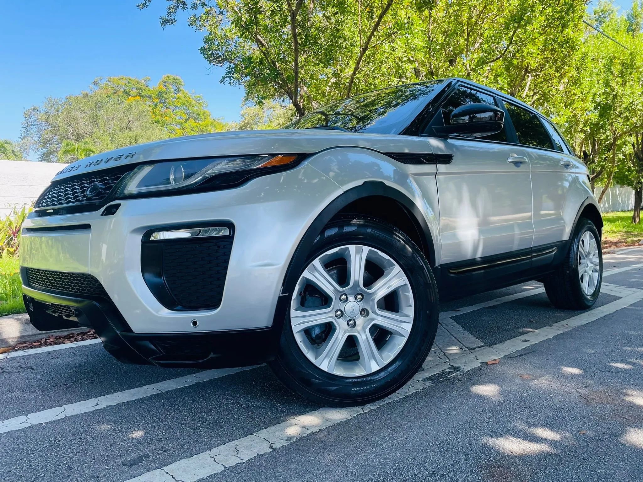 Used 2016 Land Rover Range Rover Evoque SE Premium image 1