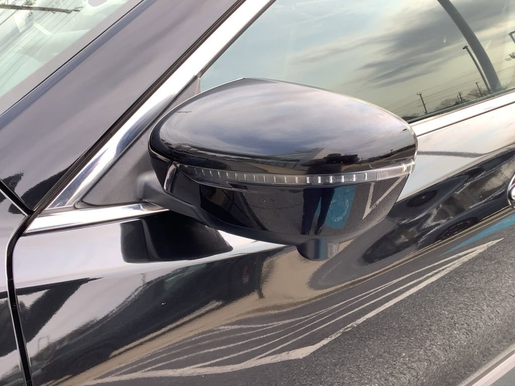 Used 2017 Nissan Rogue SL image 11