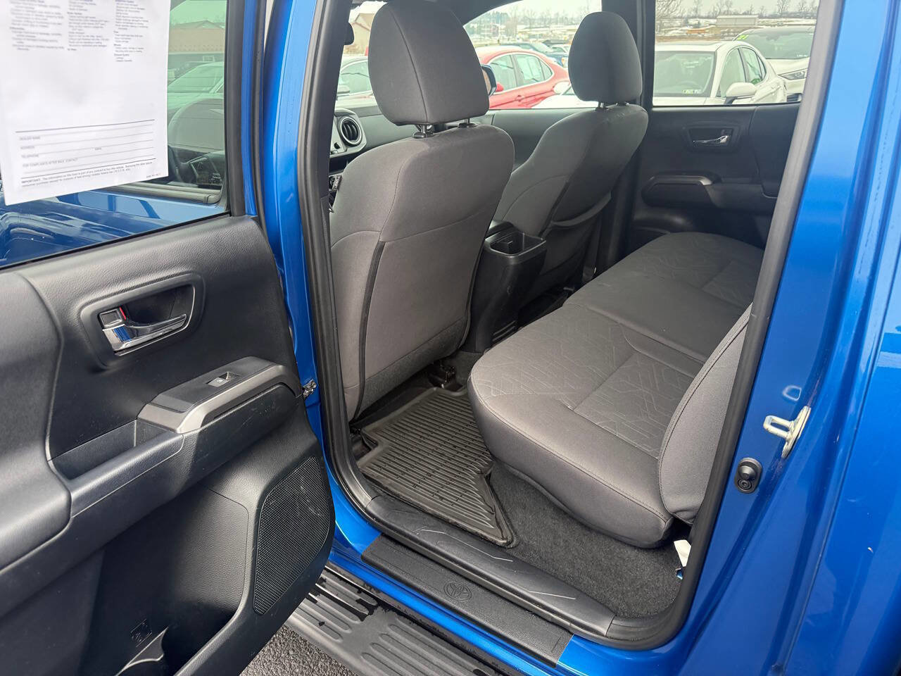 Used 2017 Toyota Tacoma TRD Sport w/ Tow Package (A/T) image 9