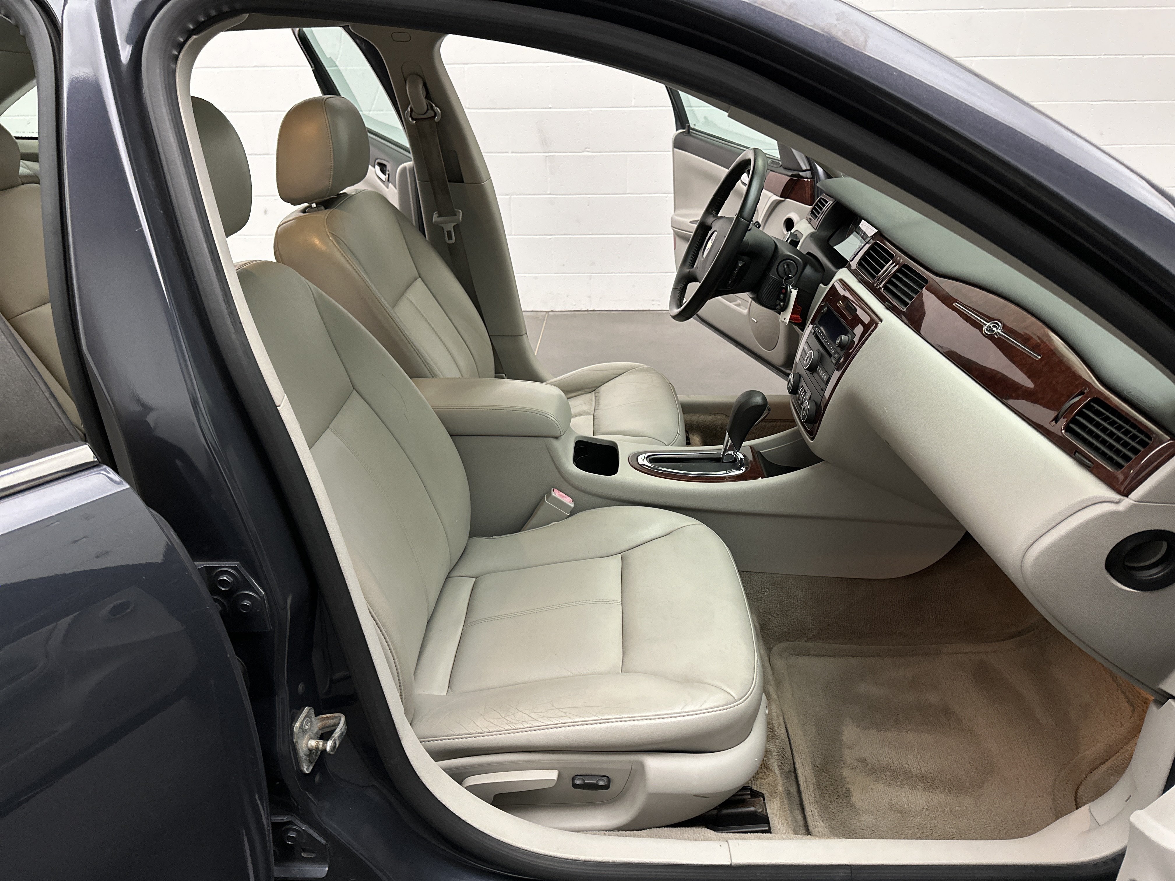 Used 2008 Chevrolet Impala LTZ FWD image 20
