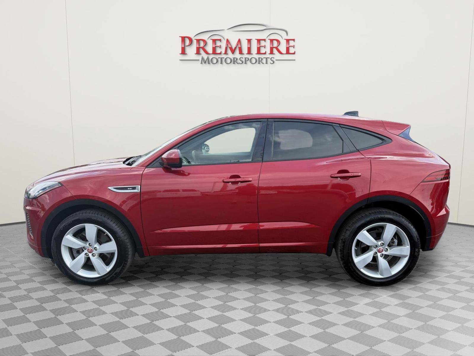 Used 2019 Jaguar E-PACE R-Dynamic SE image 3