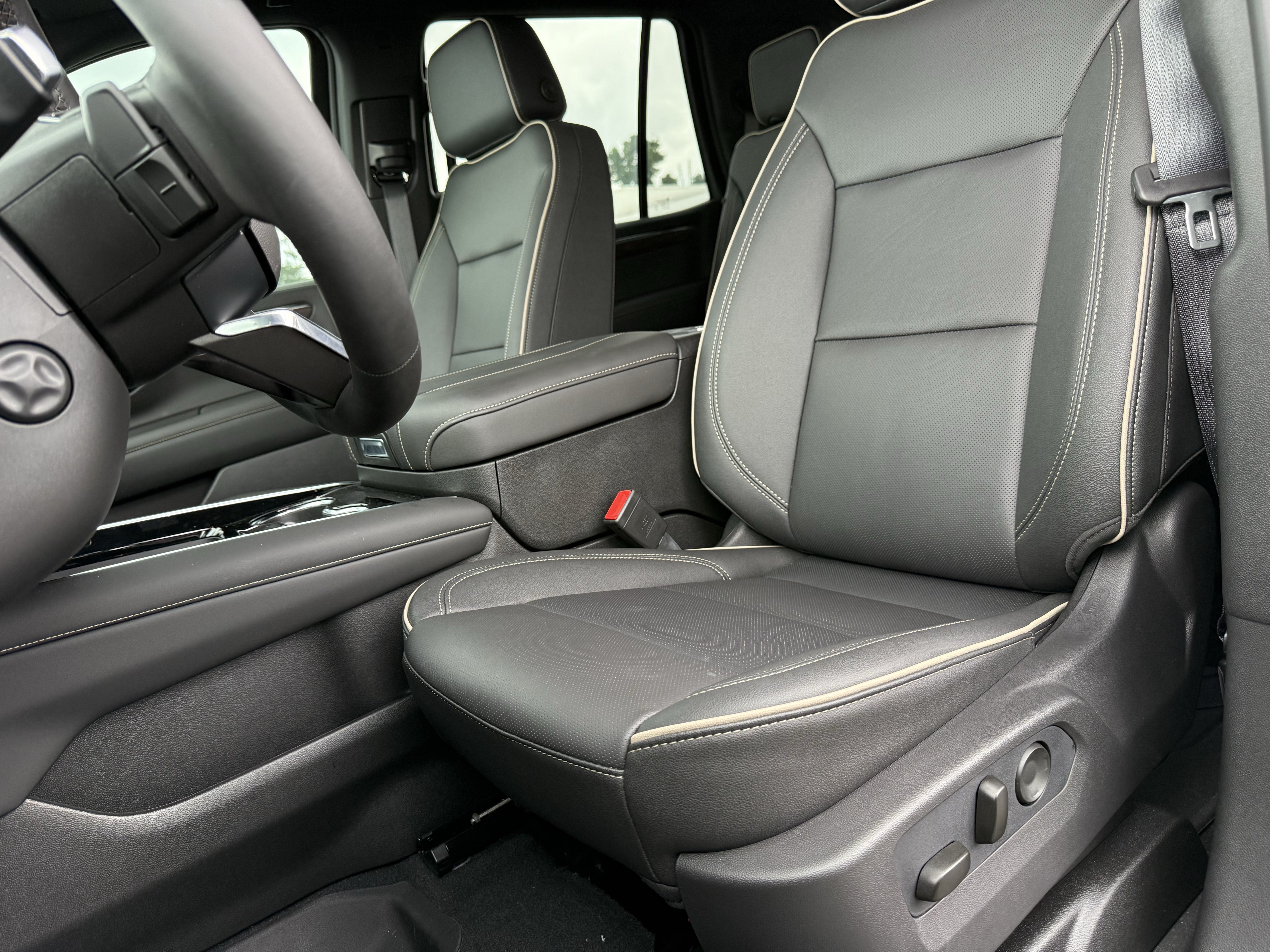 New 2026 Chevrolet Tahoe Premier w/ Sun And Tow Package AWD/4WD image 16