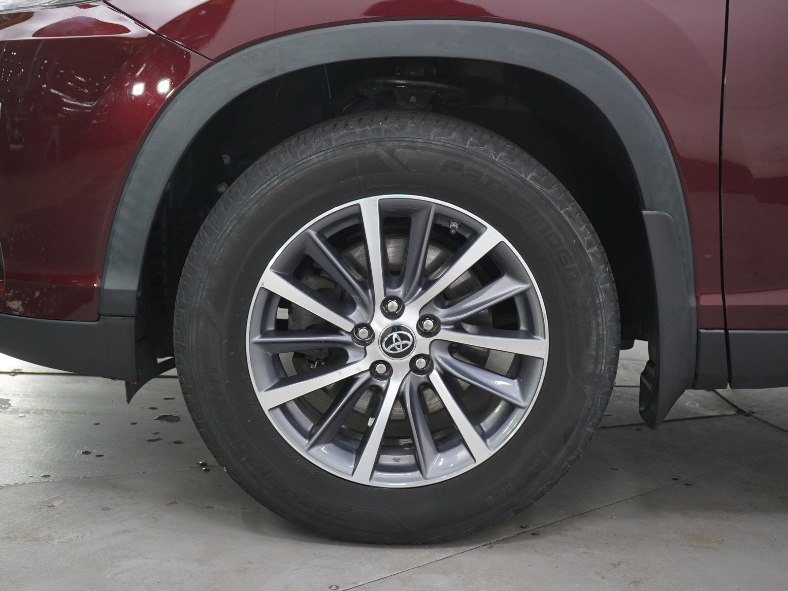Used 2019 Toyota Highlander XLE AWD/4WD image 28