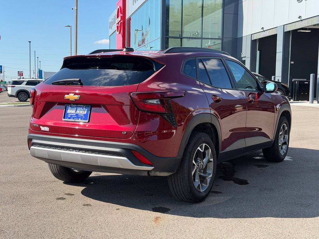 Used 2025 Chevrolet Trax LT FWD image 5