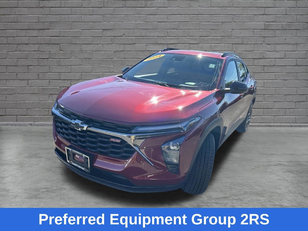 Used 2024 Chevrolet Trax RS w/ Sunroof Package FWD image 4