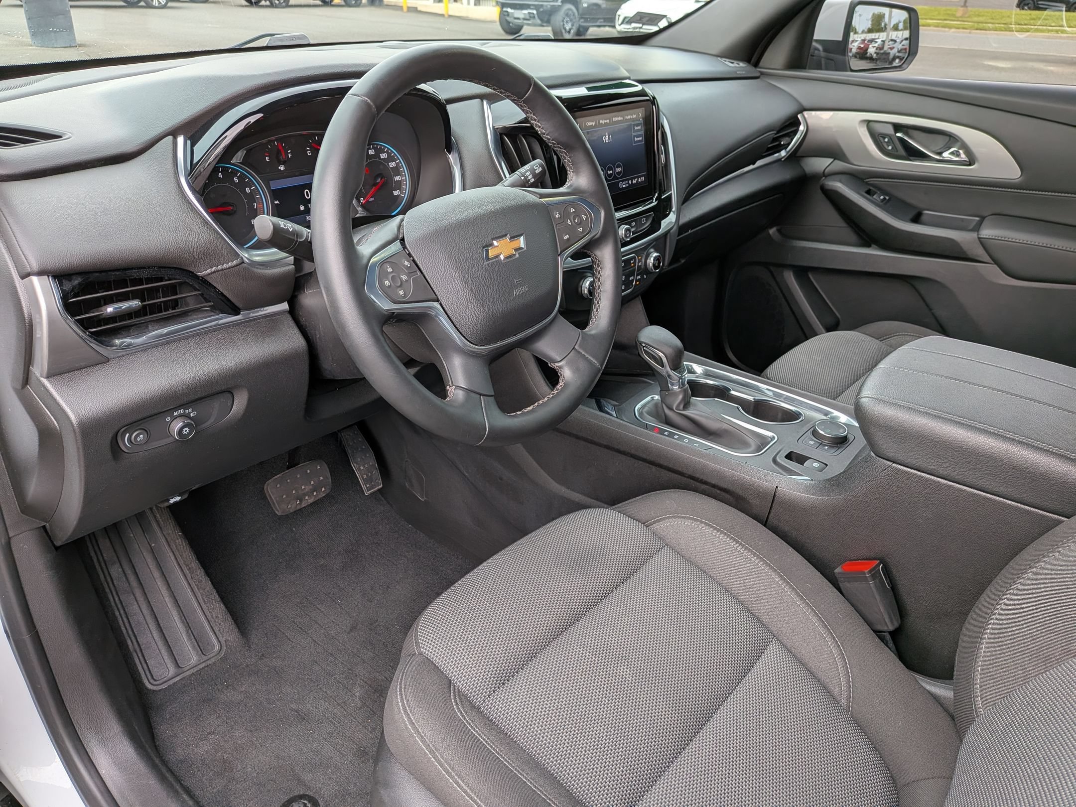 Certified 2023 Chevrolet Traverse LT w/ Rear Camera Mirror Package AWD/4WD image 9