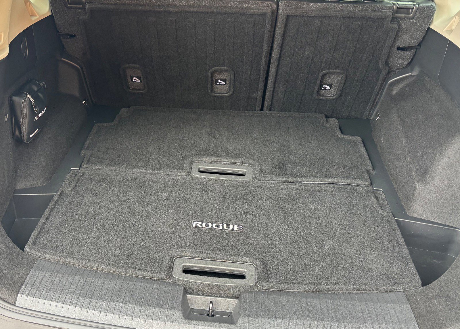 Used 2023 Nissan Rogue SL w/ SL Premium Package image 6