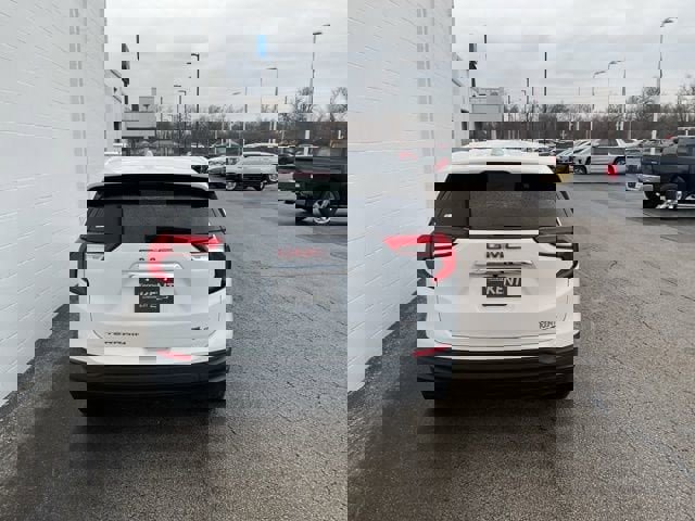 Used 2024 GMC Terrain SLE image 6