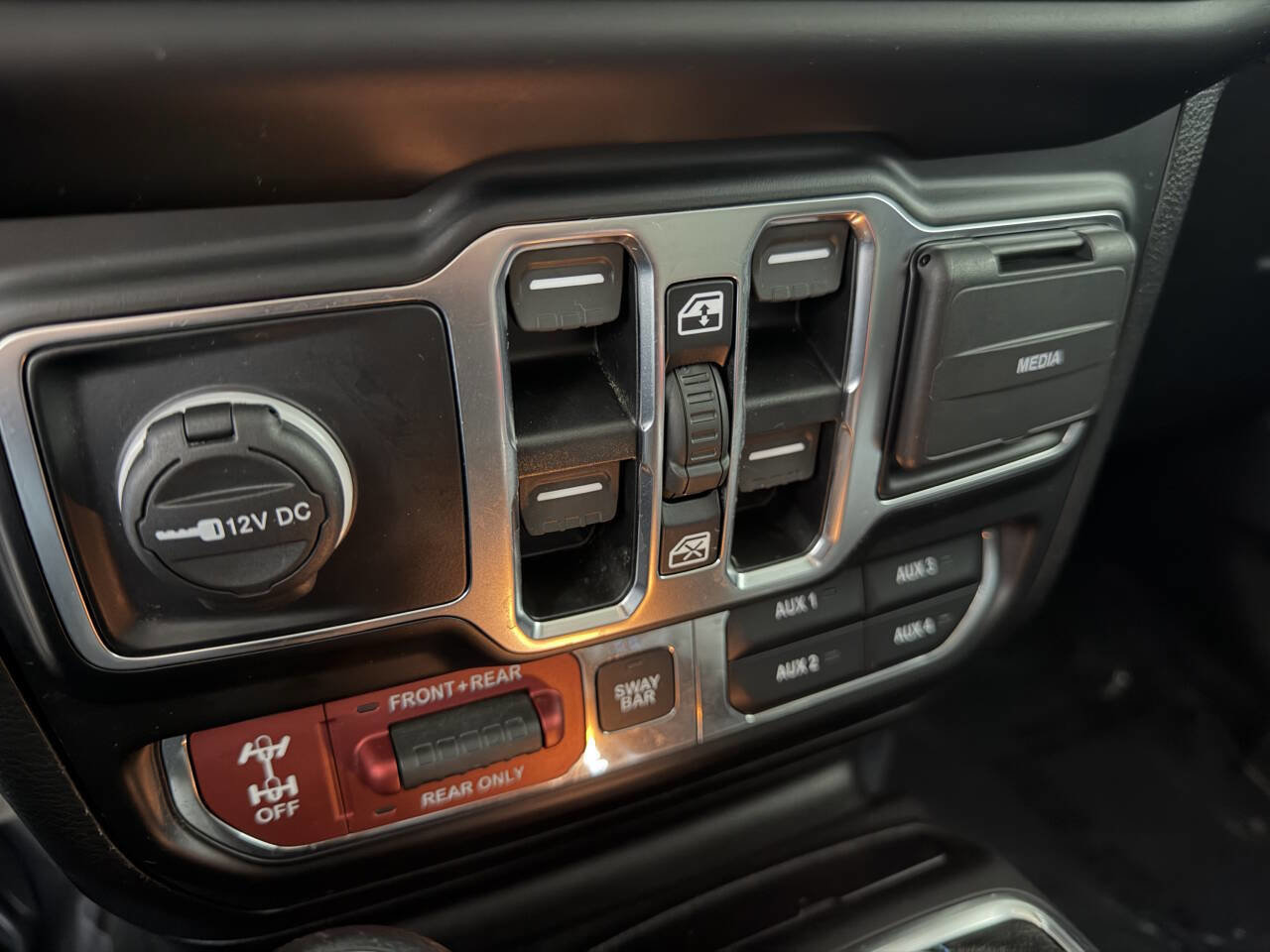 Used 2022 Jeep Wrangler Unlimited Rubicon 4xe w/ Cold Weather Group AWD/4WD image 5