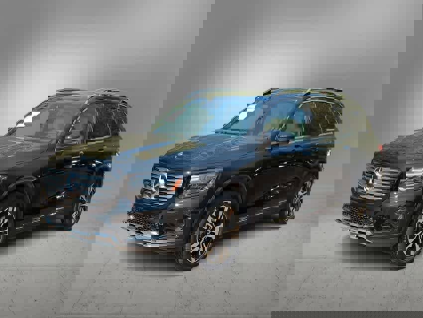 Used 2025 Mercedes-Benz GLB 250 4MATIC image 4