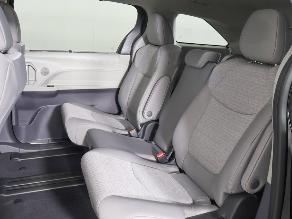 Used 2024 Toyota Sienna LE AWD/4WD image 28