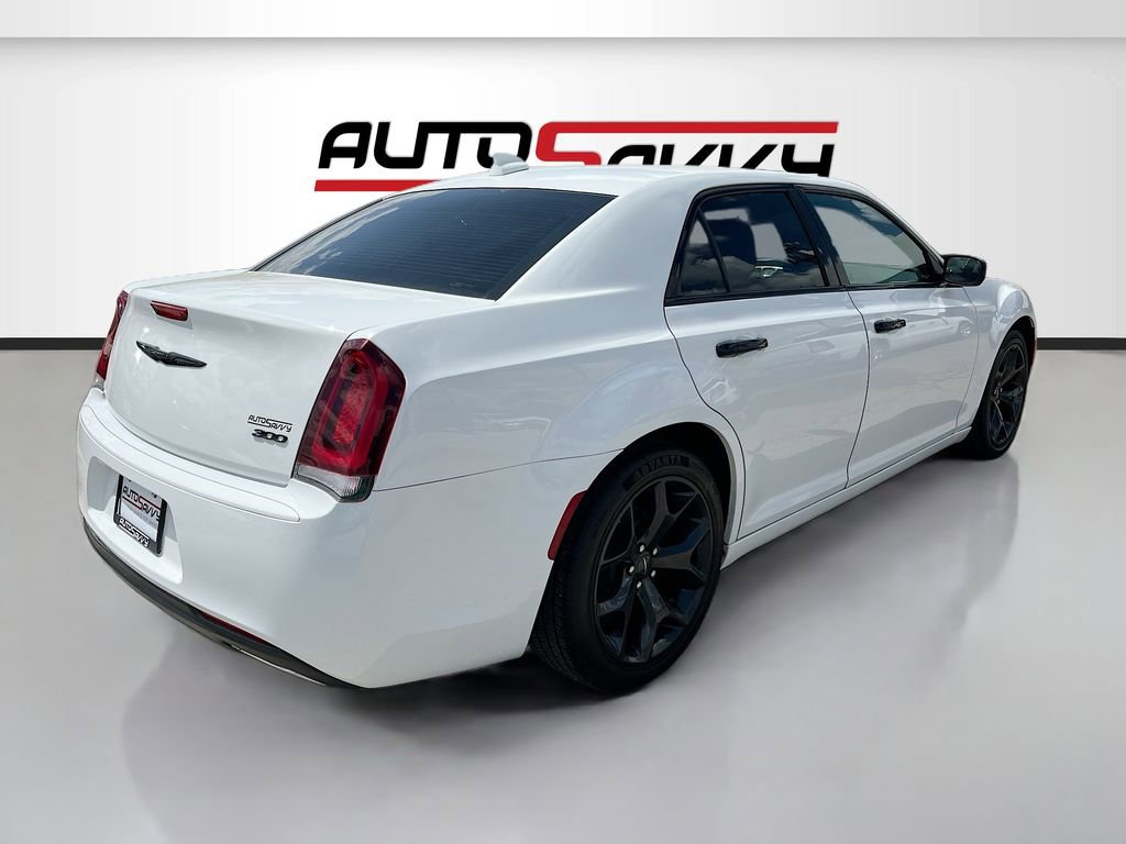 Used 2020 Chrysler 300 Touring w/ Sport Appearance Package image 7