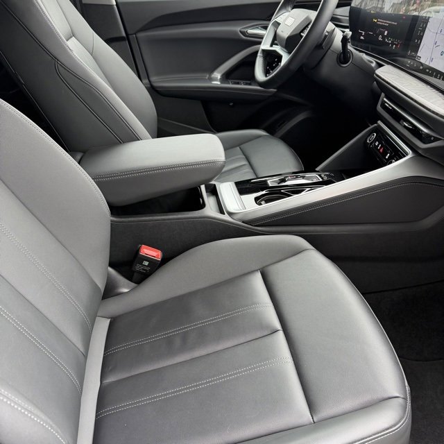 Used 2025 Audi Q5 Premium w/ Convenience Package image 22