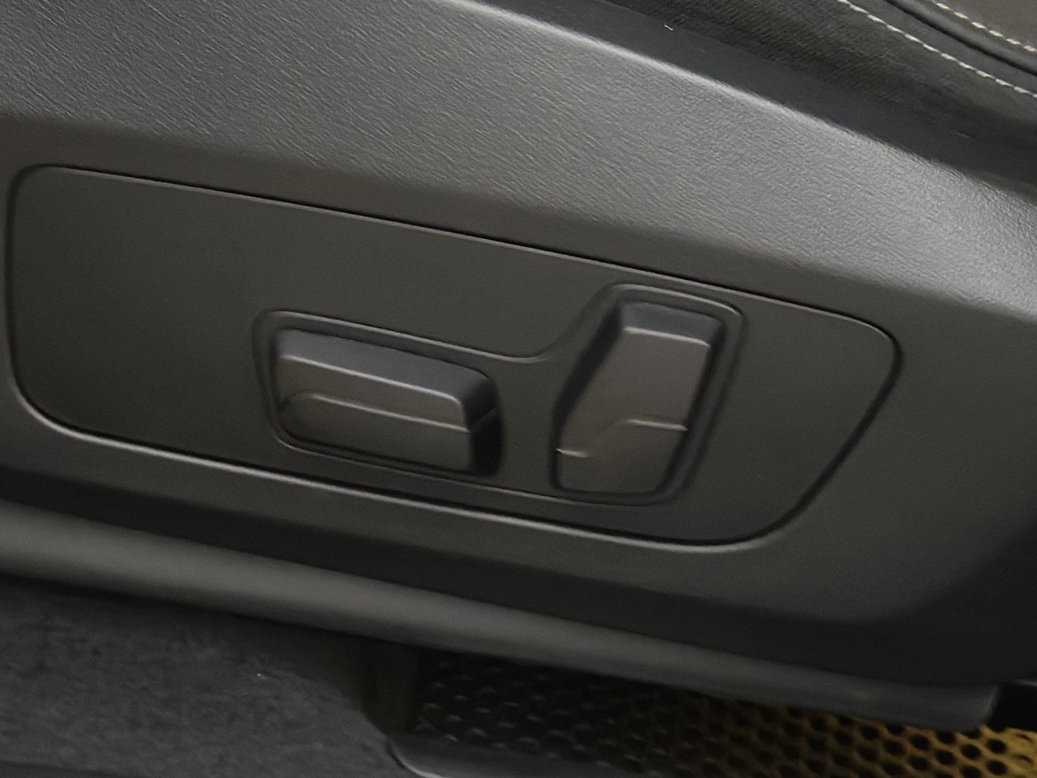 Used 2025 BMW X2 xDrive28i image 25